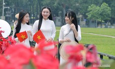 Giới trẻ diện áo dài, nô nức chụp ảnh trước thềm Quốc khánh 2/9