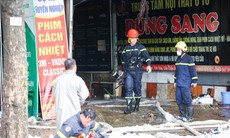 Cháy dữ dội dãy lán tạm, xưởng ô tô trên đường Lê Quang Đạo, Hà Nội