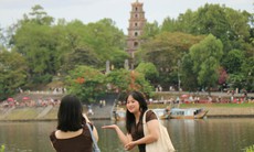 Tọa độ 'sống ảo' bắt trọn chùa Thiên Mụ ở Huế hút giới trẻ dịp nghỉ lễ