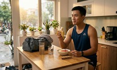 Nên uống nước chanh mật ong hay ăn nhẹ trước khi tập thể dục buổi sáng?