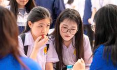 Sĩ tử và phụ huynh ngóng chờ điểm chuẩn đại học 2026