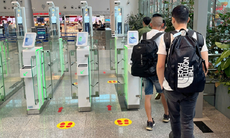Trục xuất 4 người Trung Quốc có visa du lịch nhưng lại làm chăm sóc khách hàng