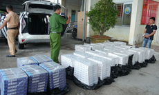 Vứt xe bỏ chạy, Vũ Ngọc Hận khai chở 15.500 bao thuốc lá nhập lậu