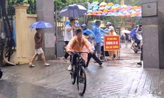 Học sinh tiểu học tự đạp xe đến trường: Biết đi xe thôi chưa đủ