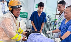 CSGT mở đường đưa người đàn ông bất tỉnh đi cấp cứu giữa trời mưa lớn, nước dềnh