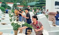 Dòng người về Ngã ba Đồng Lộc tri ân dịp lễ
