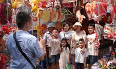 Giữa Hàng Mã rực rỡ, nhớ một mùa Trung thu giản dị