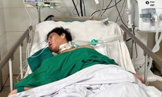 Mẹ nguy kịch nằm một chỗ, 2 con tuổi ăn học đứng trước nguy cơ mất chỗ dựa duy nhất