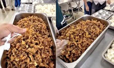 Phụ huynh phản ánh suất ăn bán trú học sinh giống 'tóp mỡ', xã Quảng Bị nói gì?