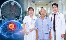 Người phụ nữ Campuchia phát hiện u màng não từ dấu hiệu yếu bàn tay phải