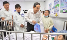Chủ tịch Quốc hội Trần Thanh Mẫn thăm, tặng quà Trung thu cho bệnh nhi TPHCM