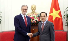 Bộ trưởng Ngoại giao Lê Hoài Trung tiếp Đại sứ Pháp tại Việt Nam chào từ biệt