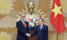 Chủ tịch Quốc hội Trần Thanh Mẫn tiếp Đại sứ Pháp tại Việt Nam Olivier Brochet
