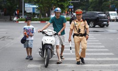 Hà Nội: Xử lý nhiều học sinh, phụ huynh vi phạm giao thông trước ngày khai giảng