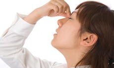 Chứng co giật cơ nửa mặt: Nguyên nhân và hướng xử trí