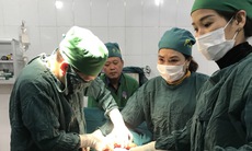 Cứu sống con và thai phụ vỡ tử cung nhau cài răng lược