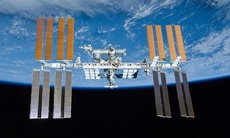 Các nhà du hành sửa chữa khẩn trạm ISS