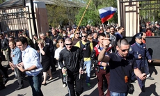 Người biểu tình chiếm đài truyền hình ở đông Ukraine
