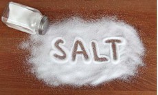 Giảm lượng muối ăn để tránh bệnh tim và đột quỵ