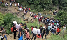 Đi chơi chùa Hương Tích, một thanh niên ngã tử vong