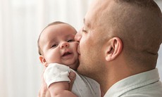 10 cảm xúc bất ngờ khi vừa làm cha