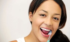 Hủy hoại hàm răng vì thói quen đánh răng sai lầm
