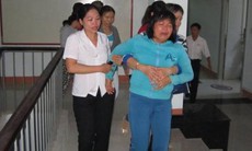 Xử thuộc cấp Dương Chí Dũng: Tòa tuyên án, vợ bị cáo ngất xỉu