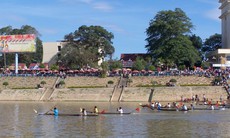 Lễ hội đua thuyền độc mộc đầu năm