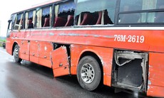 Xe tải đâm ôtô chở kỹ sư, hơn chục người bị thương