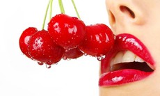 3 chiêu thức cực đơn giản để giữ màu son môi lâu nhất​
