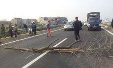 Bộ trưởng bị chặn đường, rải đinh trên cao tốc Nội Bài - Lào Cai