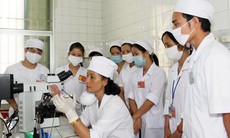 “Muốn con em giàu thì không nên cho học ngành Y”