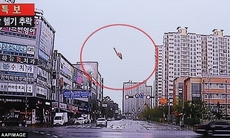 Khoảnh khắc kinh hoàng khi trực thăng Hàn Quốc rơi