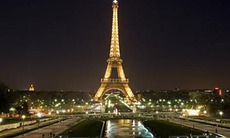 Triệu phú người Việt có thể giành quyền quản lý Eiffel