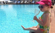 Cô bé 2 tuổi có cuộc sống xa hoa khiến mọi người sửng sốt