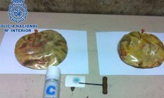 Bơm gần 2 kg ma túy trong bầu ngực để qua mặt hải quan