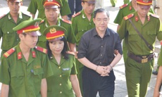 Dương Chí Dũng xuất hiện trong phiên xử thuộc cấp tại Khánh Hòa