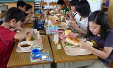 900 học sinh Nhật bị ngộ độc thực phẩm