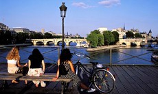 10 điều lãng mạn nên làm khi tới Paris