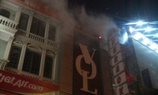 Hà Nội: Cháy tại quán karaoke, nhiều người hoảng loạn tháo chạy