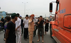 Trạm cân xe bị phá tan ngay ngày đầu ra quân