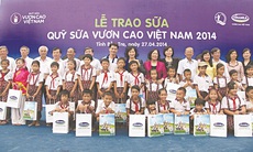 Vinamilk trao gần 77.000 ly sữa của Quỹ “Vươn cao Việt Nam” cho trẻ em tỉnh Bến Tre