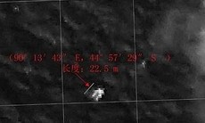Lần đầu tiên máy bay dân sự nhìn thấy nhiều mảnh vỡ nghi của MH370
