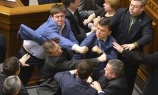 Nghị sĩ Ukraine “thượng cẳng tay, hạ cẳng chân ” vì miền Đông