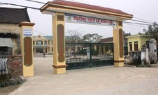 Nữ sinh lớp 9 dùng dao lam rạch mặt bạn trước cổng trường