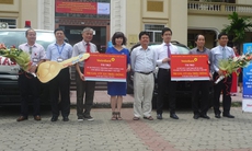 Trao tặng xe cứu thương cho Bệnh viện Đại học Y Hà Nội