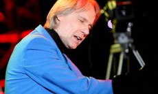 Richard Clayderman sẽ đến Việt Nam biểu diễn vào tháng 8