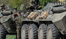 Ukraine đưa hàng trăm tăng, pháo tới miền Đông