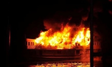 Vụ cháy tàu trên vịnh Hạ Long: Nguyên nhân do chập điện