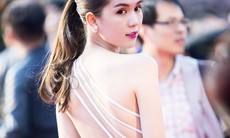 Ngọc Trinh lưng trần sexy trên thảm đỏ Hàn Quốc